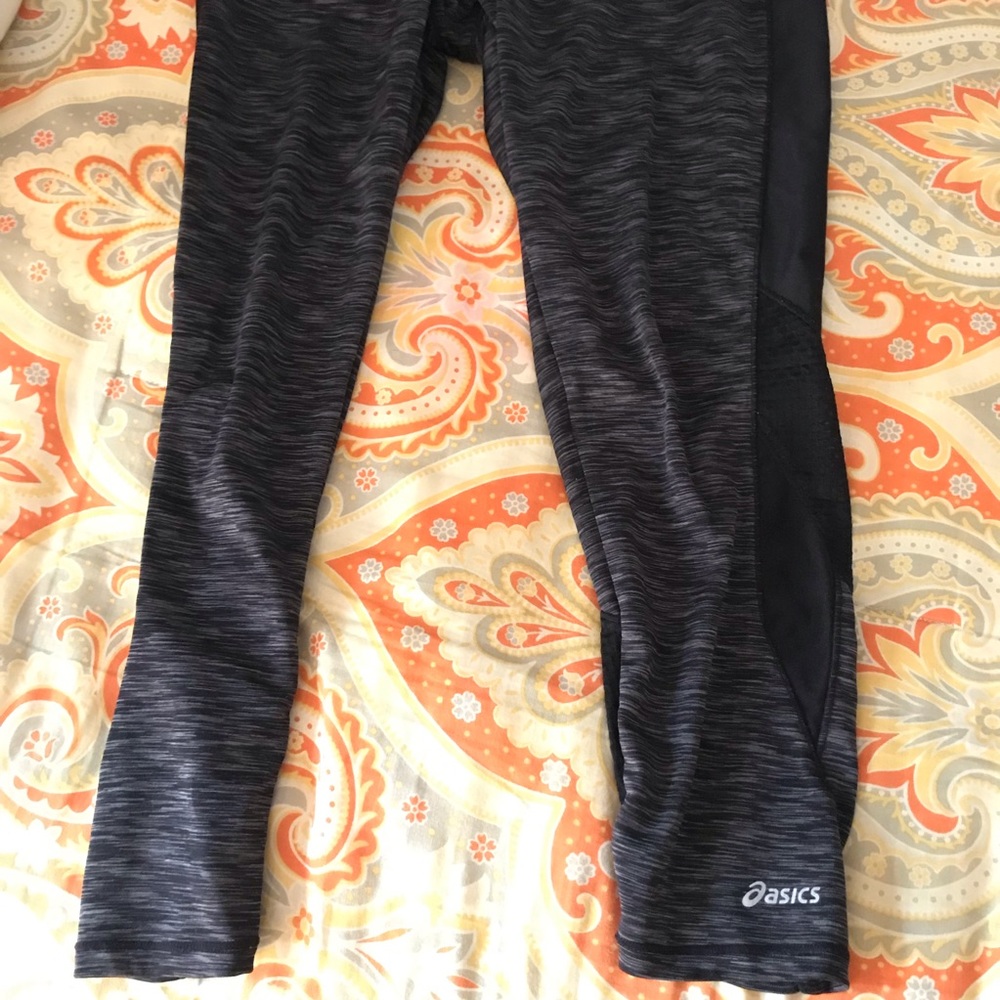 Cropped ASICS leggings